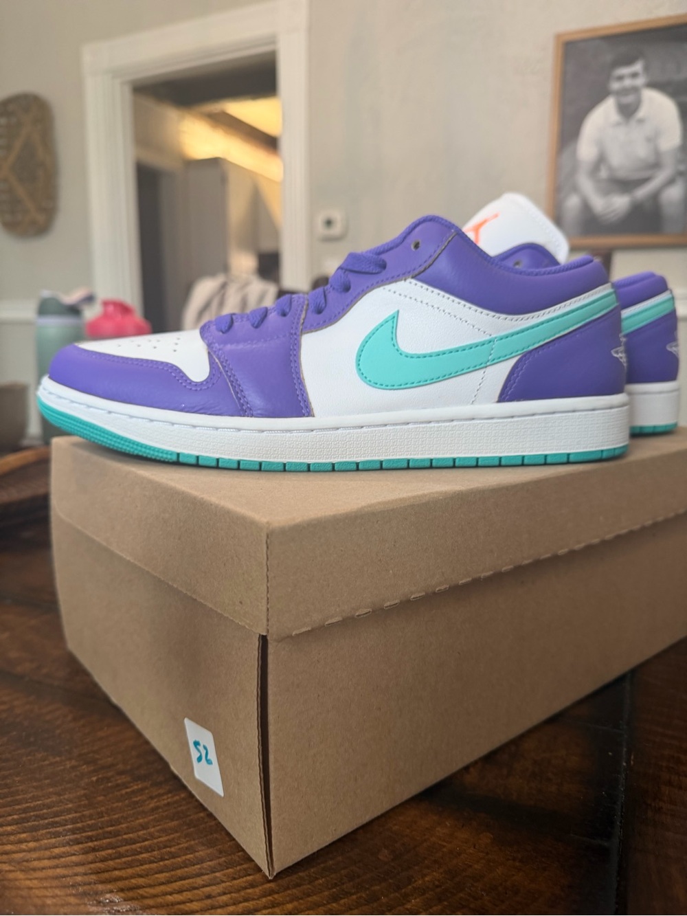 Jordan 1 Low "Purple Haze" sneakers in US 10.5
Purple, white, and teal color blo